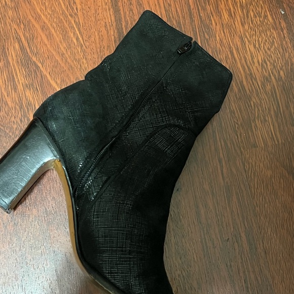 SIDE ZIPPERED BLACK ANKLE SHORT BOOT - Picture 4 of 6